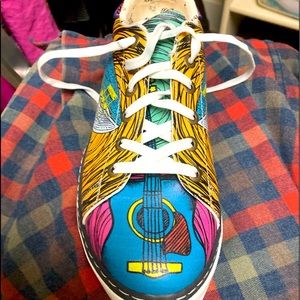 unique music inspired Womens size 9 (40) only wore a few times. Vegan materials.